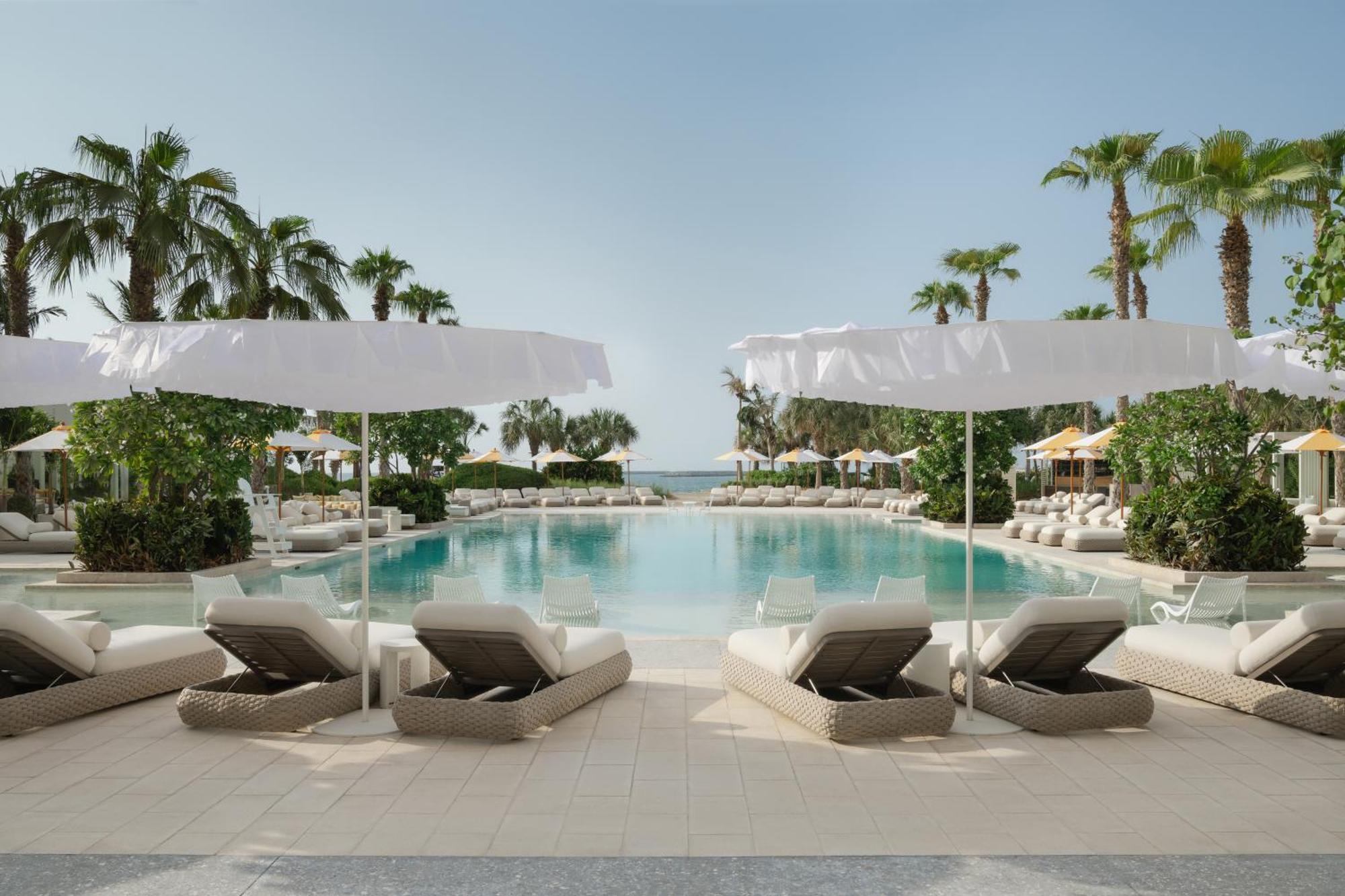 فندق سيزارز بالاس بلو ووترز دبي المظهر الخارجي الصورة The Beach Club at The St. Regis Bal Harbour Resort