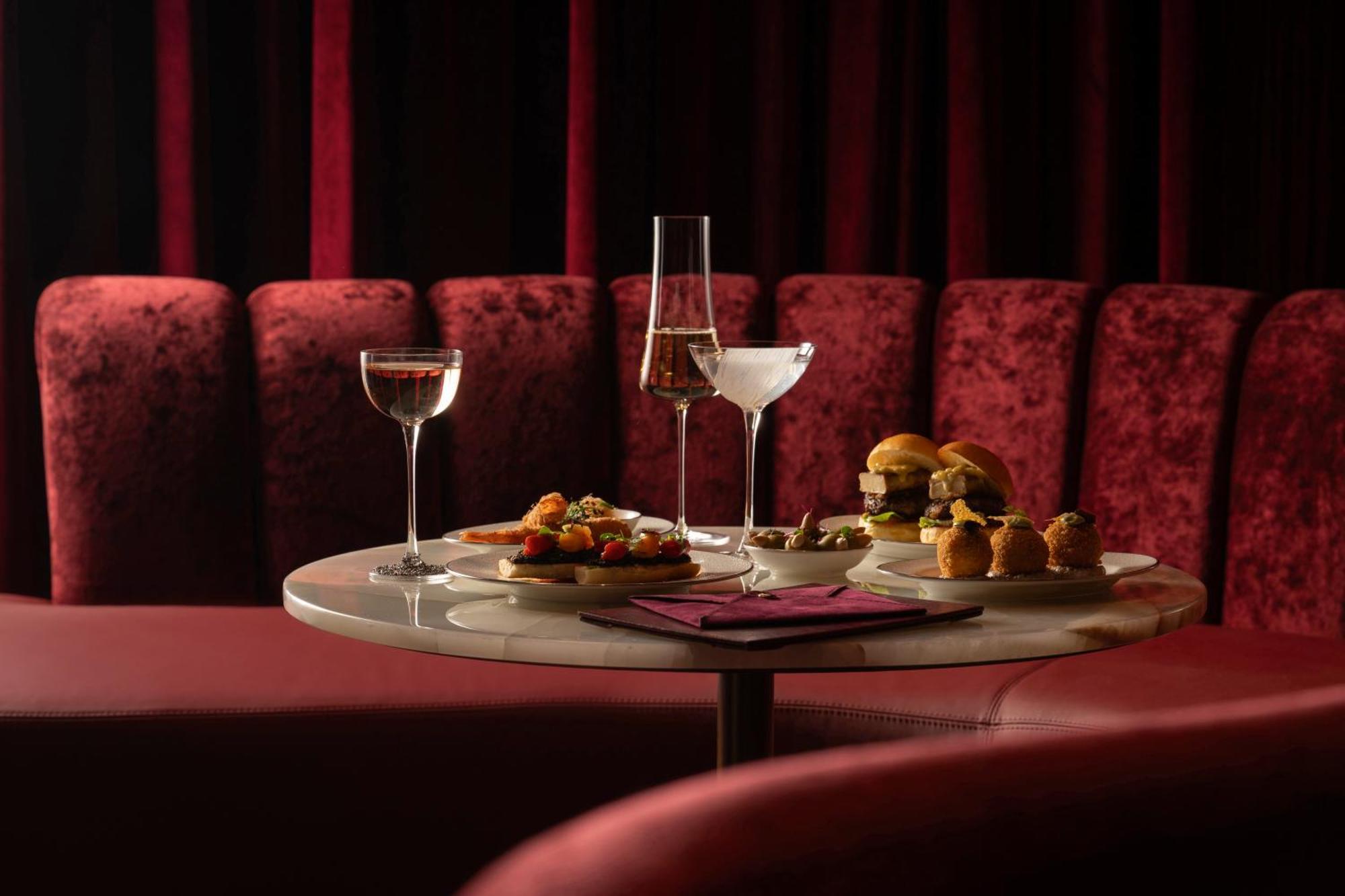 فندق سيزارز بالاس بلو ووترز دبي المظهر الخارجي الصورة The bar at the Ritz