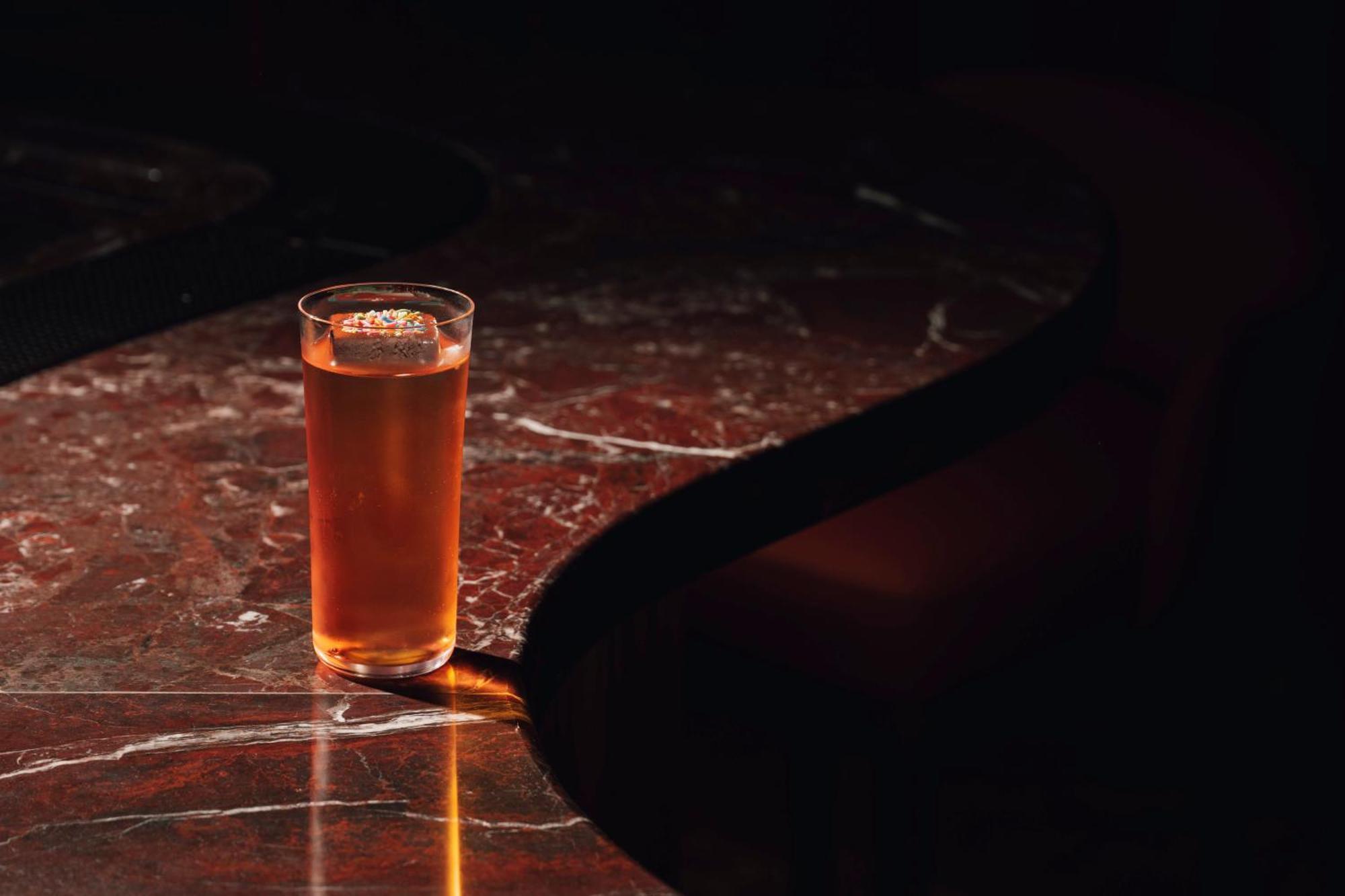 فندق سيزارز بالاس بلو ووترز دبي المظهر الخارجي الصورة A glass of Old Fashioned