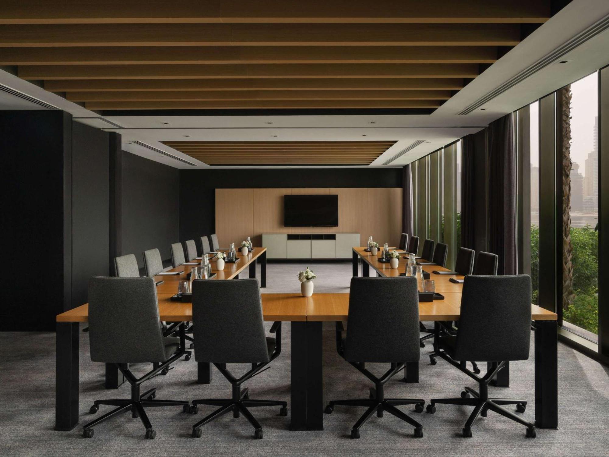 فندق سيزارز بالاس بلو ووترز دبي المظهر الخارجي الصورة Boardroom