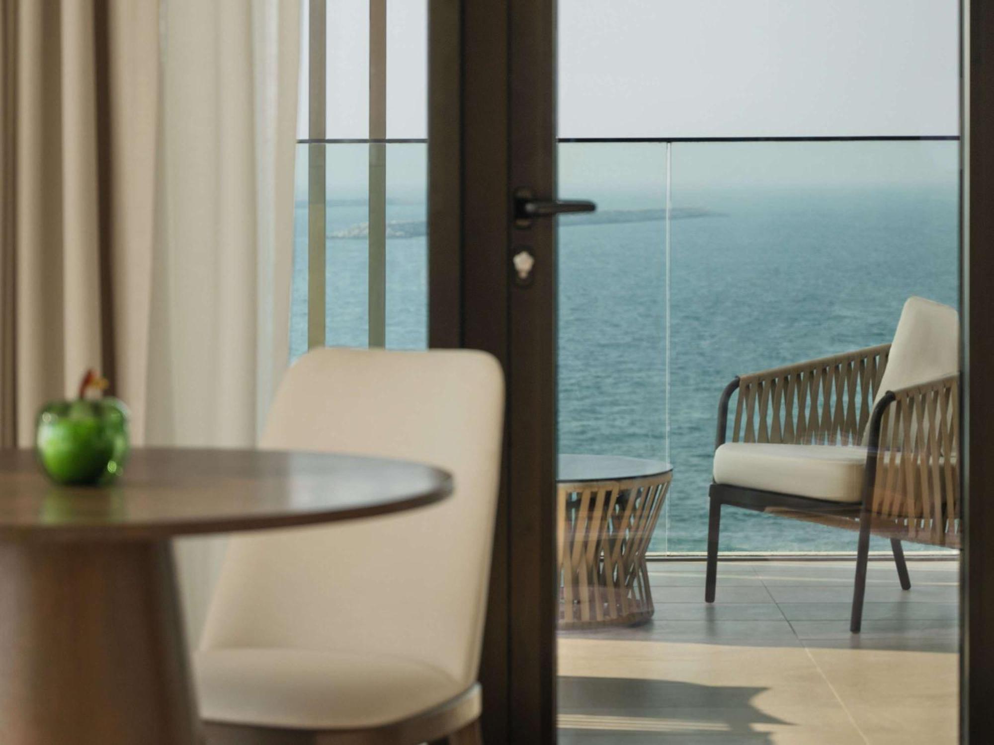 فندق سيزارز بالاس بلو ووترز دبي المظهر الخارجي الصورة A room at the hotel