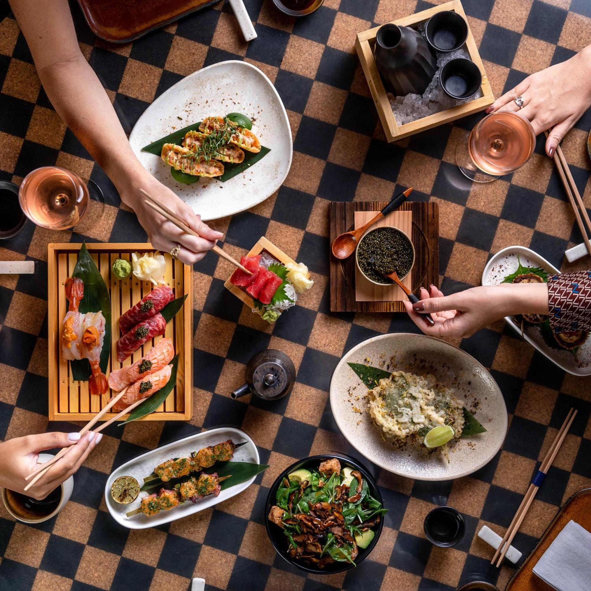 فندق سيزارز بالاس بلو ووترز دبي المظهر الخارجي الصورة A selection of dishes at the restaurant