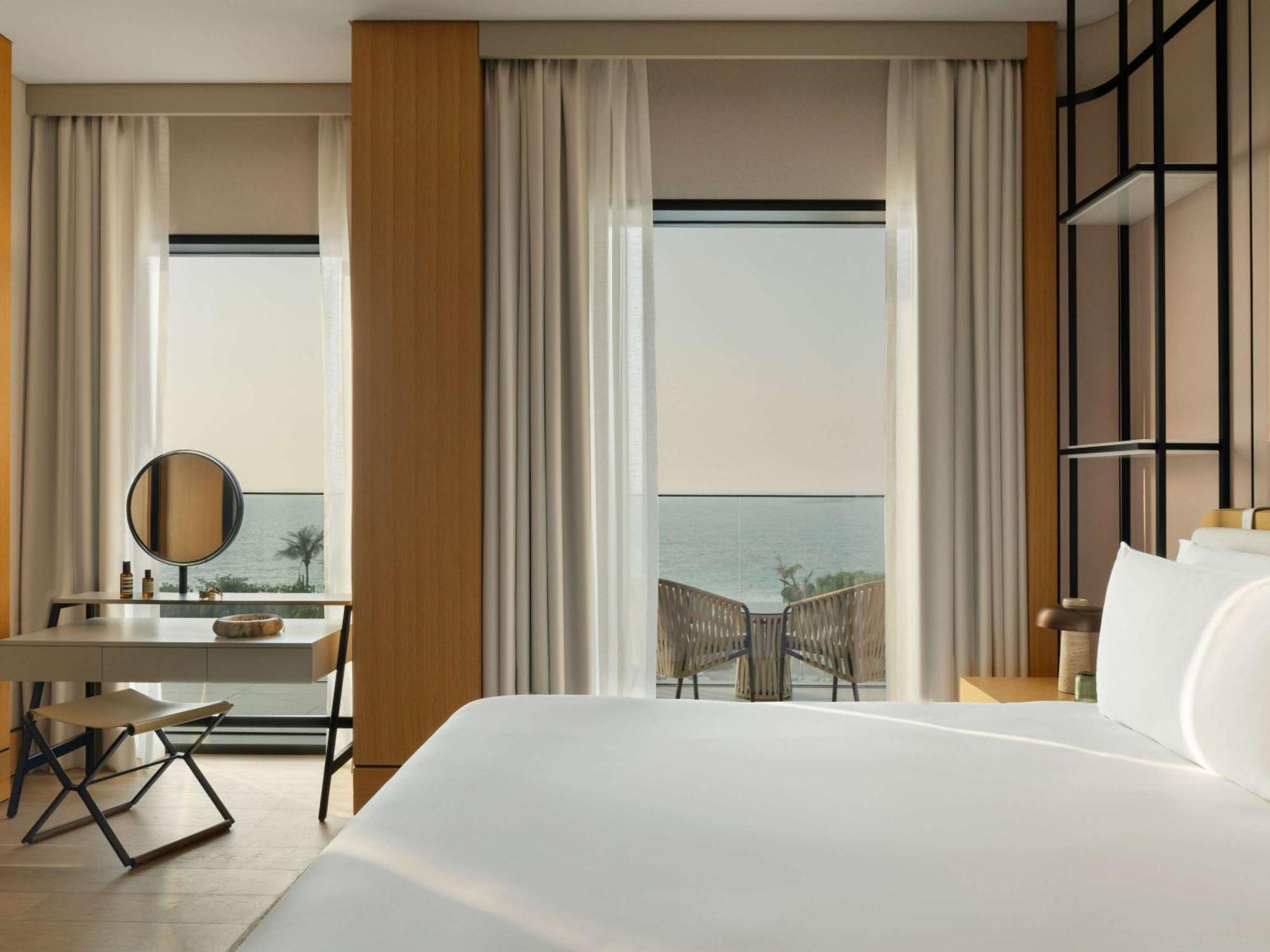 فندق سيزارز بالاس بلو ووترز دبي المظهر الخارجي الصورة A bedroom at the hotel